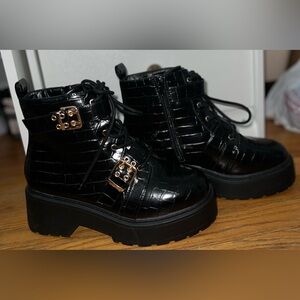 NEW Beautiful black boots. Size 8 women, Wide fit.